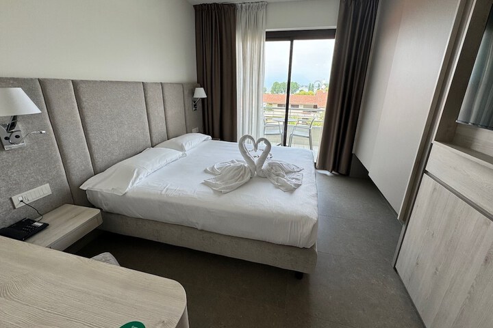 Room 14 of 40