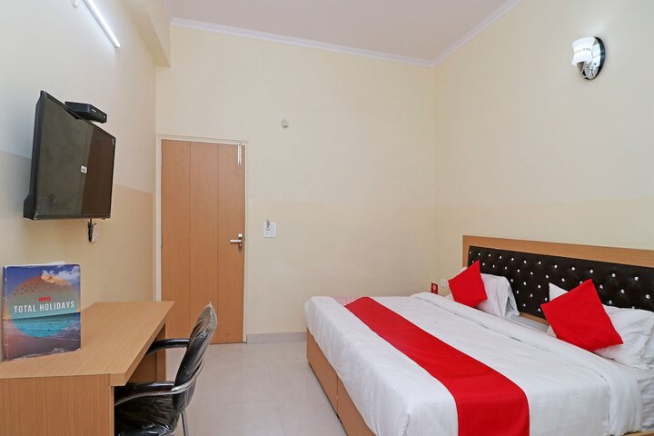 Room 12 of 25