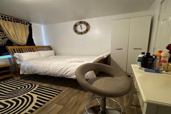 Room 13 of 23
