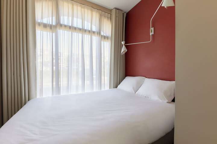 Room 4 of 72