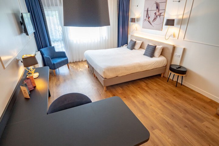 Room 2 of 31