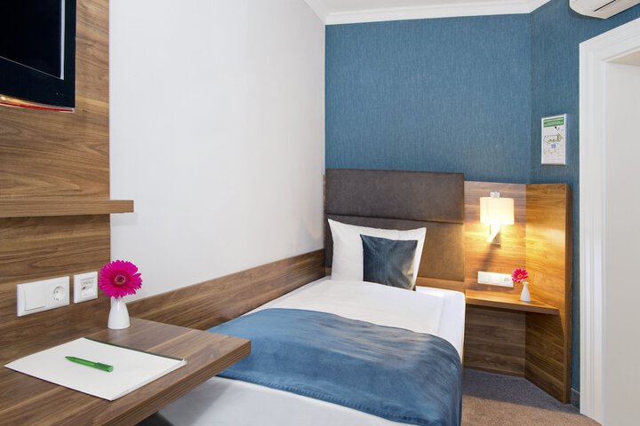 Room 10 of 53