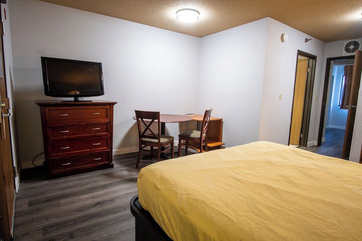 Room 11 of 18