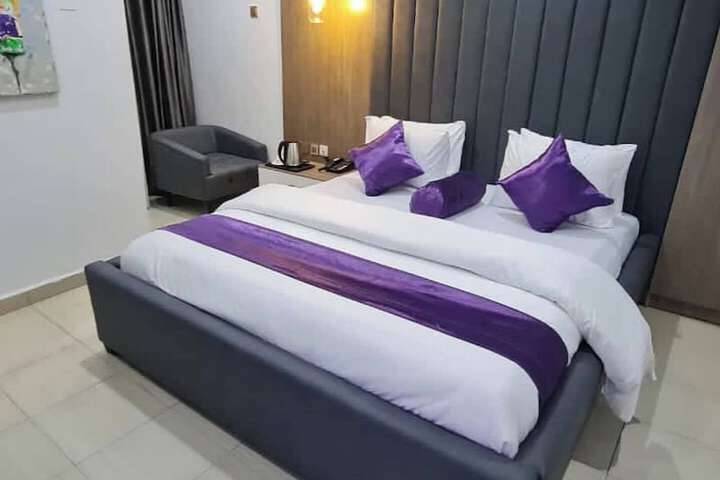 Room 9 of 39