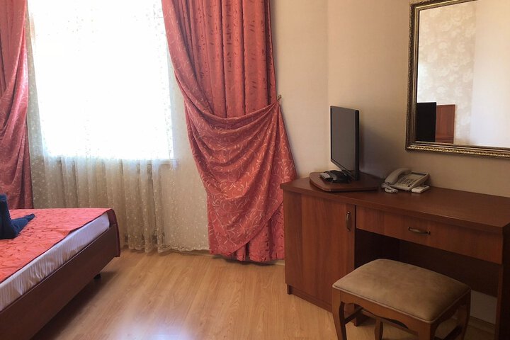 Room 13 of 118
