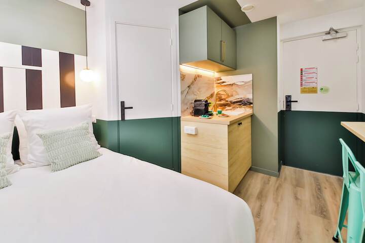 Room 102 of 270