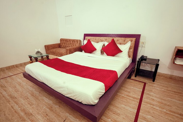 Room 18 of 28