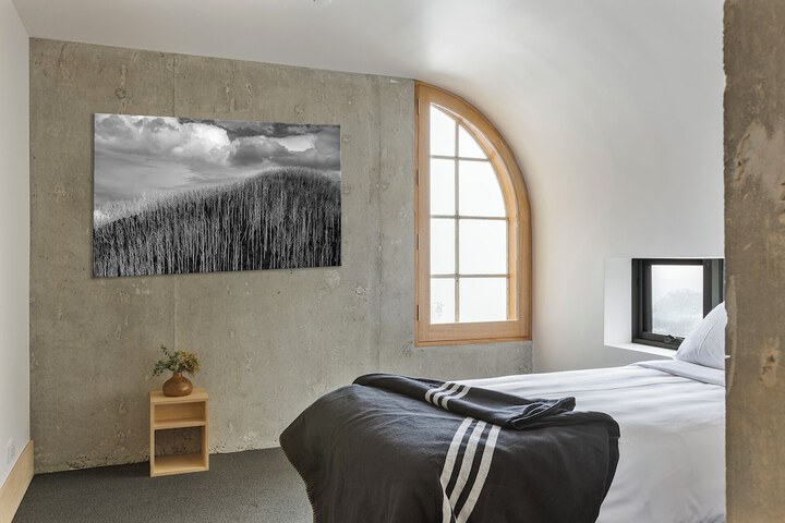 Room 12 of 34