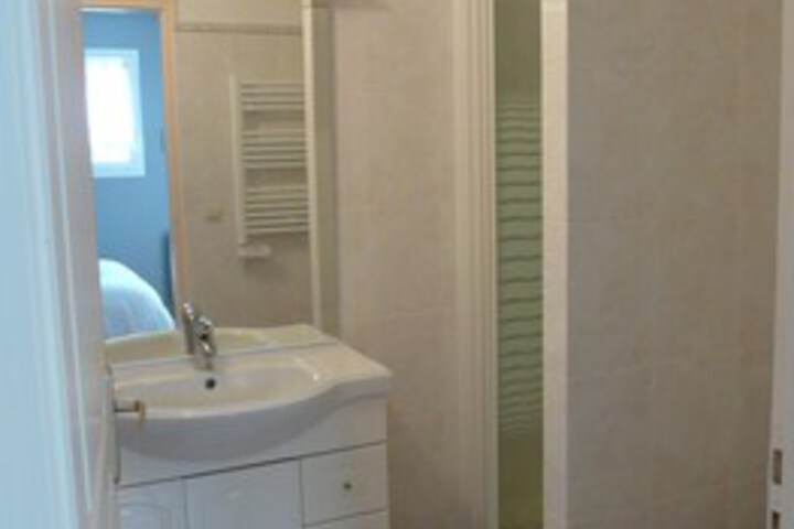 Room 2 of 28