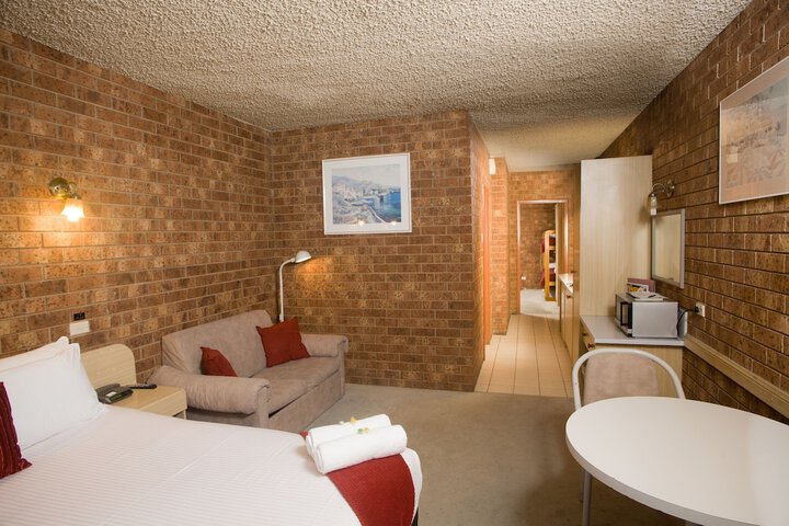 Room 3 of 34