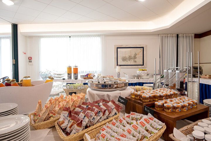 Breakfast/Coffee Service 62 of 111