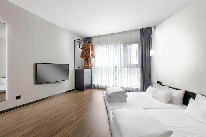 Room 10 of 19