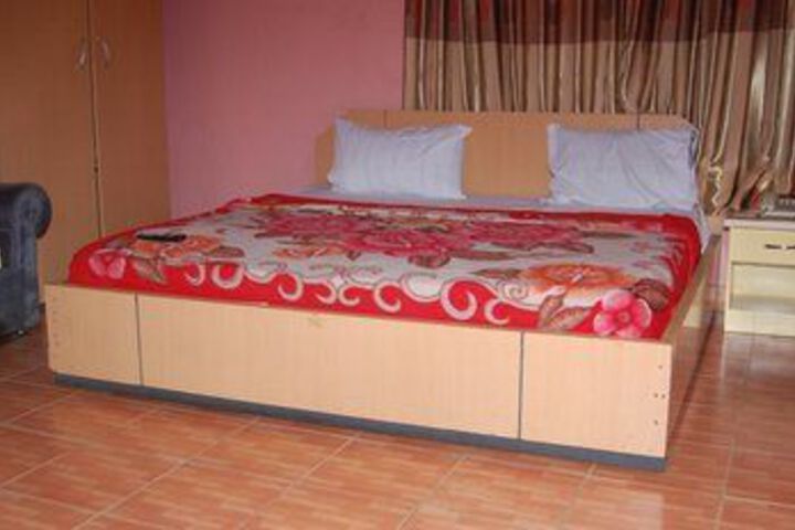 Room 4 of 15