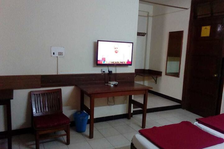 Room 7 of 12
