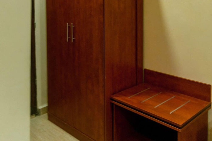 Room 25 of 42
