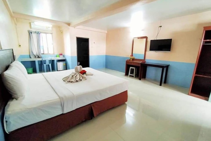 Room 4 of 33