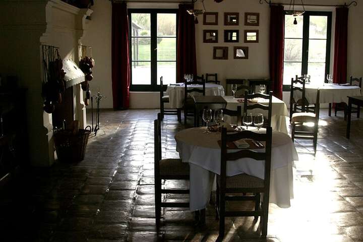 Dining 28 of 53