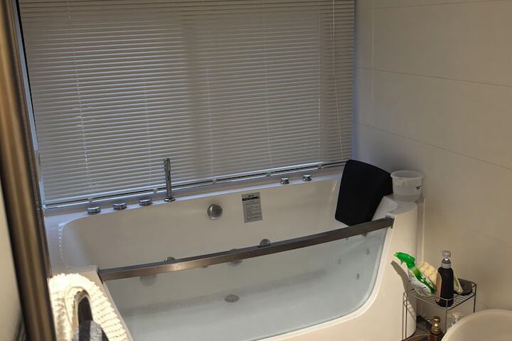 Room 102 of 110