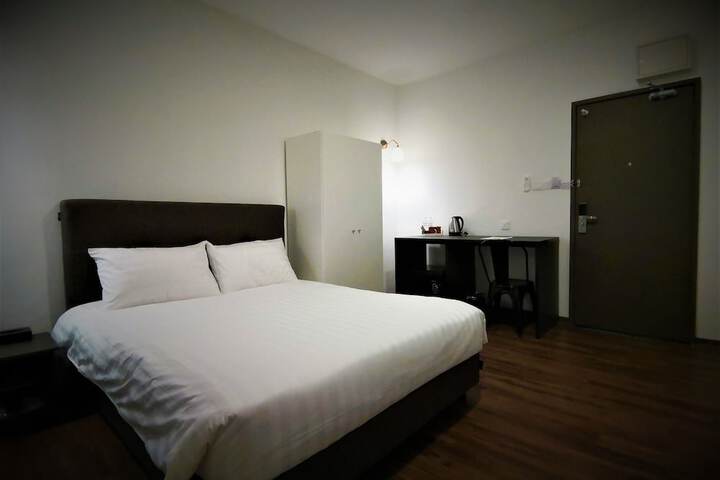 Room 8 of 46
