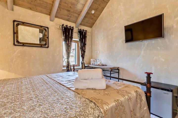 Room 4 of 41