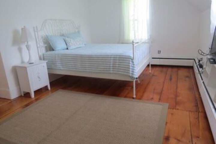Room 11 of 16