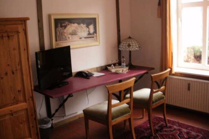Room 10 of 27
