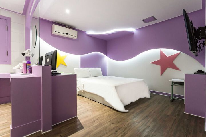 Room 10 of 54