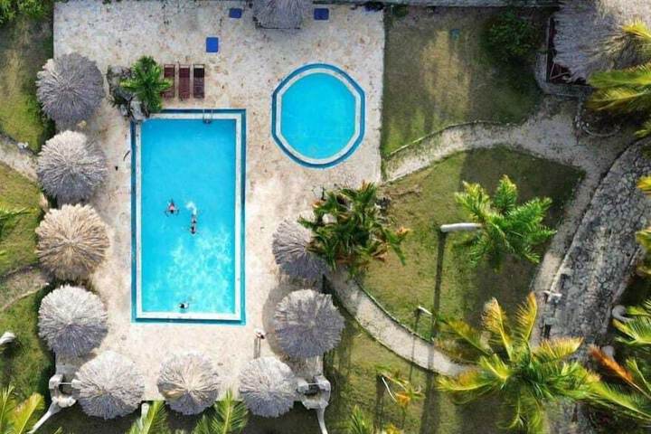 Pool 21 of 40