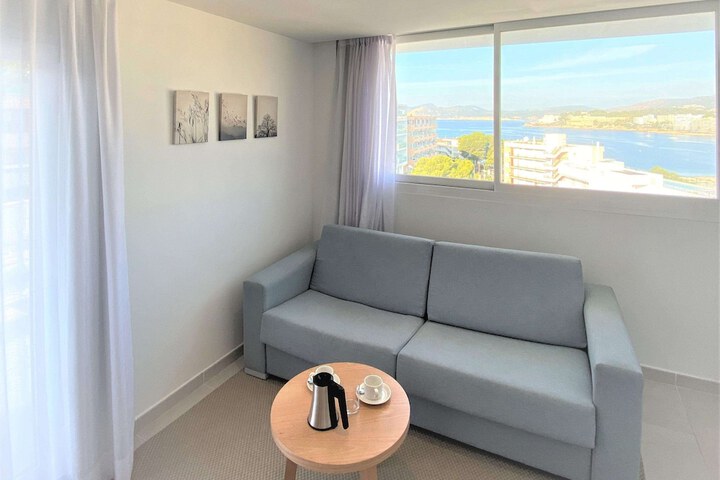 Room 51 of 237