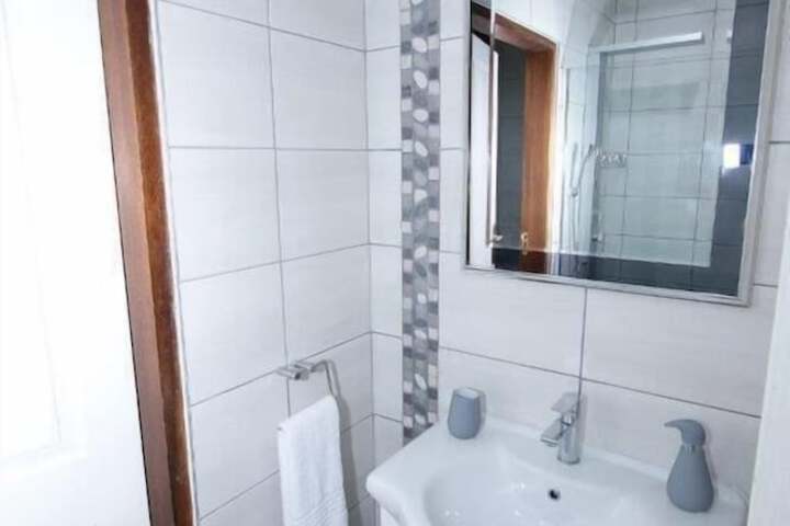 Room 10 of 25