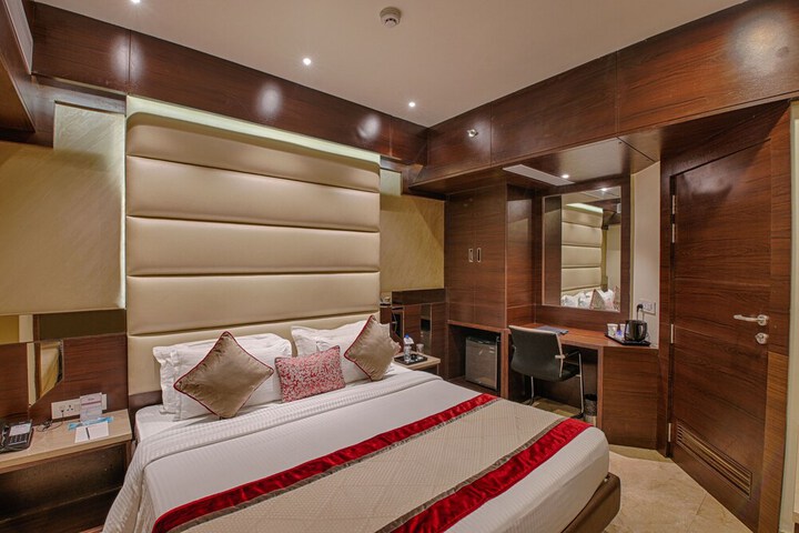 Room 9 of 28