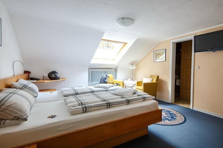Room 14 of 37