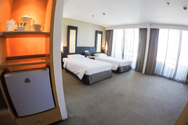 Room 10 of 101