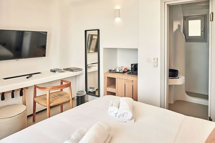 Room 3 of 62