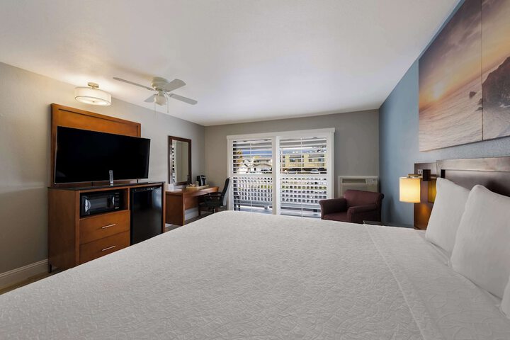 Room 28 of 65