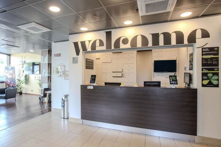 Entrance & Lobby