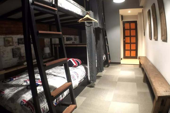 Room 9 of 37