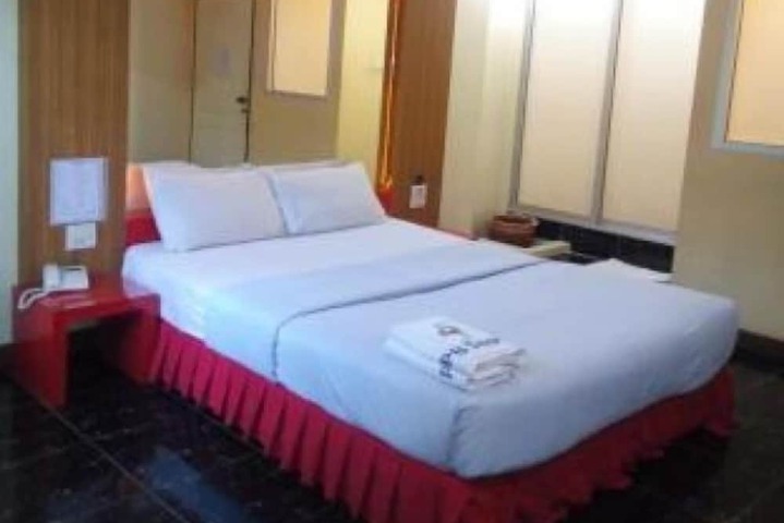 Room 9 of 14