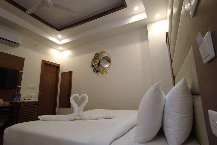 Room 8 of 65