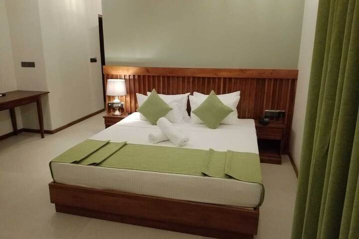 Room 6 of 77