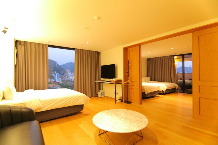 Room 76 of 190