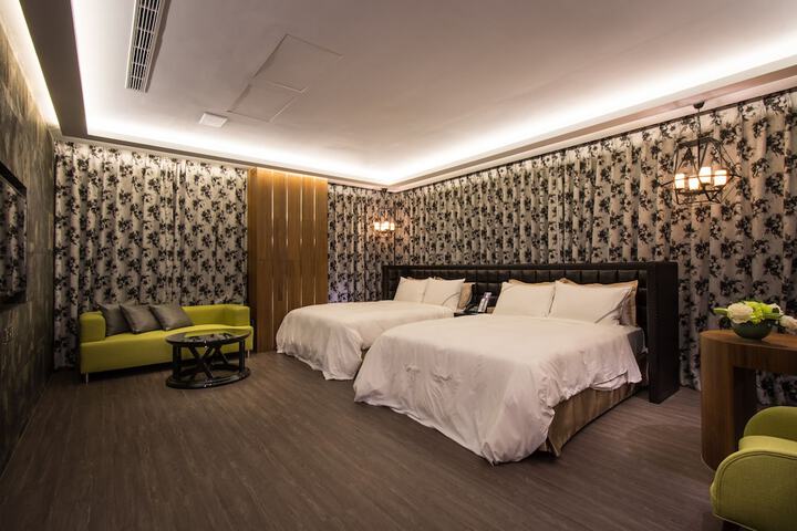 Room 52 of 113
