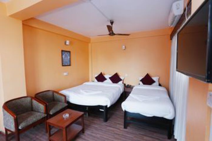 Room 8 of 13