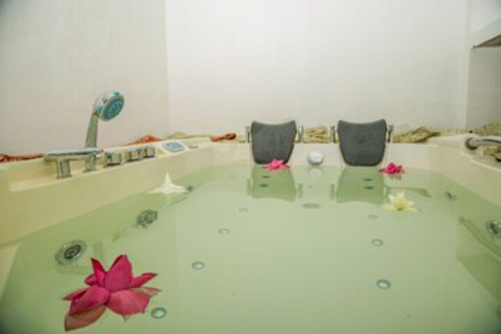 Room 13 of 19