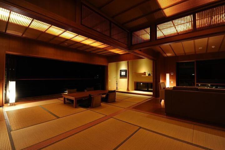 Room 14 of 165