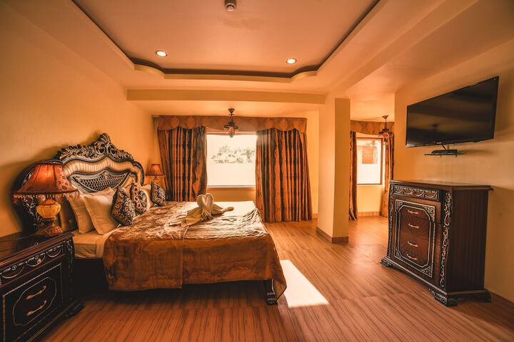 Room 7 of 99