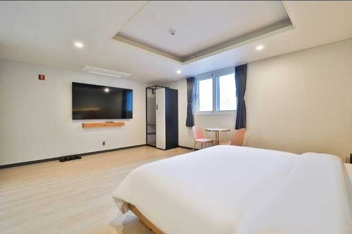 Room 28 of 72