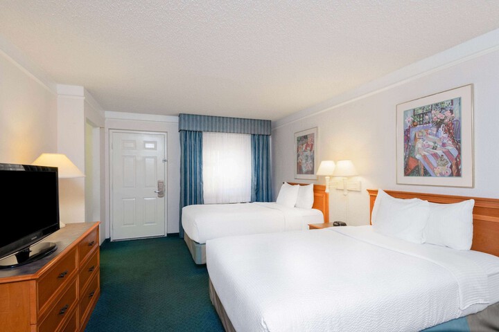 Room 4 of 38