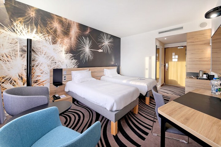 Room 15 of 157