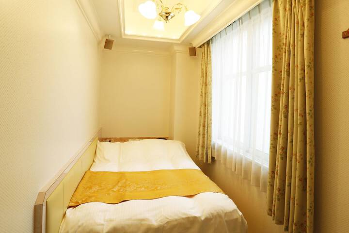 Room 6 of 27